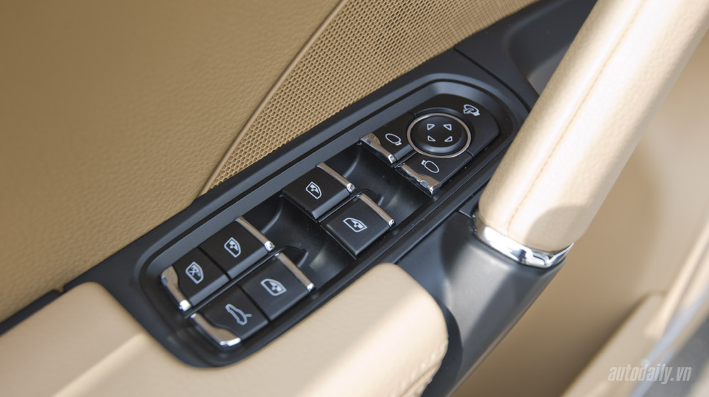 Ảnh chi tiết nội thất Porsche Cayenne 2015 Porsche Cayenne 2015 (77).jpg