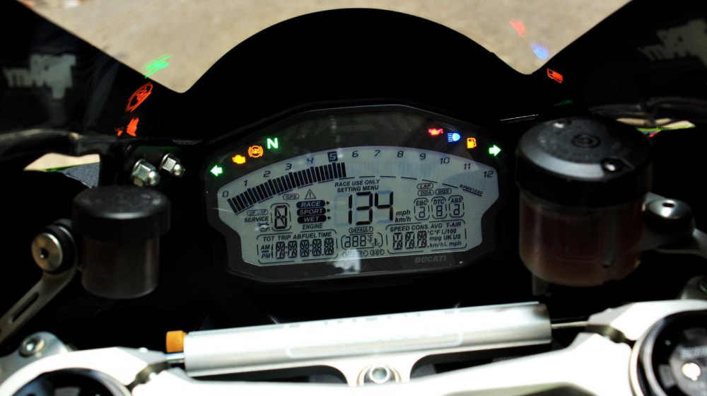 Ảnh Ducati 899 Panigale độ màu xanh lá ducati-899-panigale-ban-do-mau-chrome-cuc-an-tuong-3960-1431672116-555595346ebaf.jpg