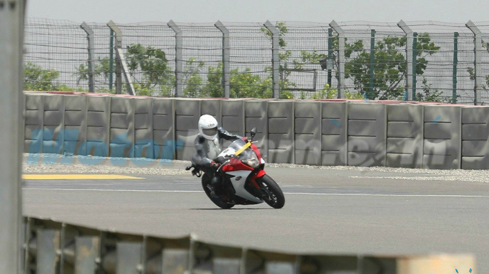 Đối thủ mới của Kawasaki Z800 và Benelli TNT 600i sắp trình làng 2015-Honda-CBR650F-Testing-BIC copy.jpg