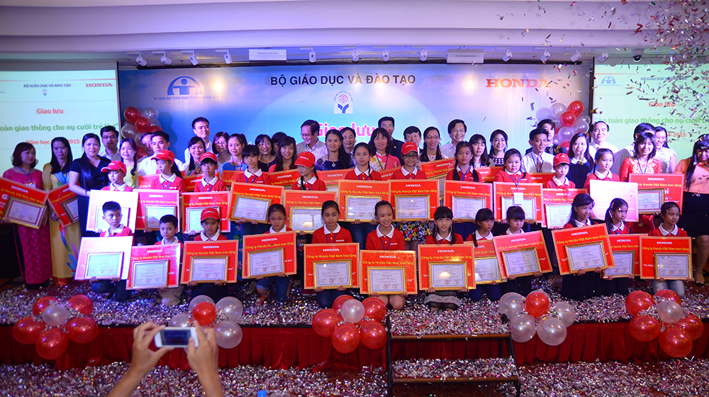 Nâng cao ý thức an toàn giao thông cho trẻ thơ Honda tre tho (2).jpg
