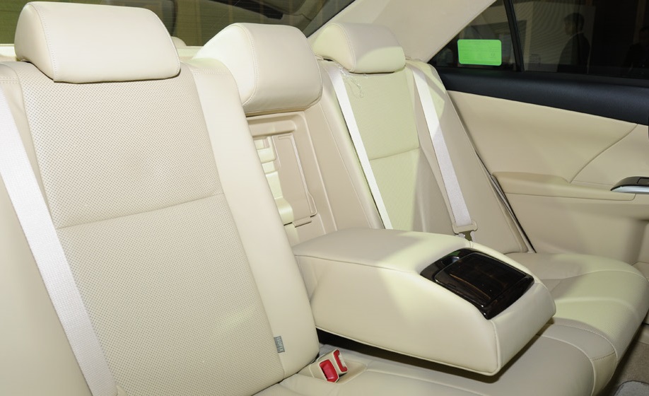 So sánh trực quan Camry Việt và Camry Mỹ Ra_mat_Toyota_Camry_2015 (27).jpg