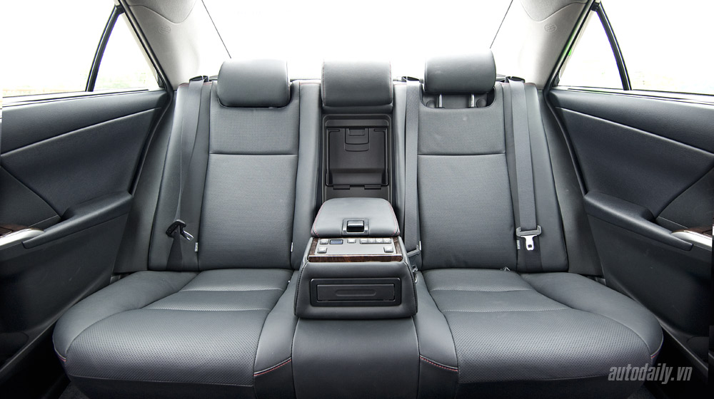 Toyota Camry 2015: Những cải tiến đột phá Toyota-Camry-2 (29).jpg