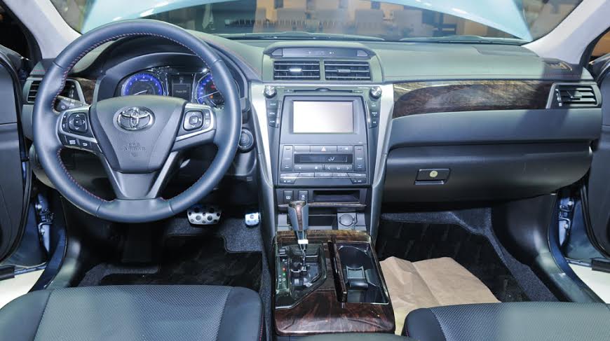 So sánh trực quan Camry Việt và Camry Mỹ camry-viet-my-interior (1).jpg