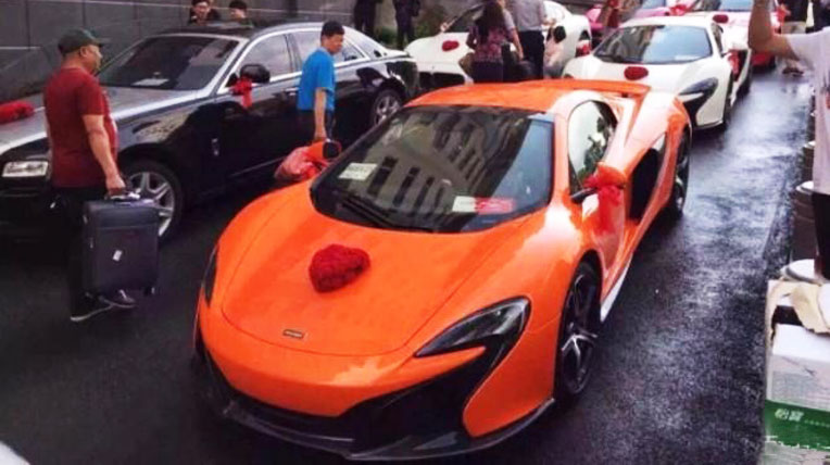 Đám cưới toàn siêu xe, người Việt “chưa là gì” damcuoisieuxe-(2).jpg