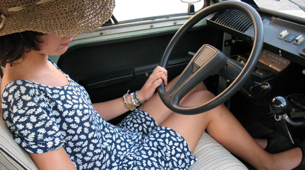 Tài xế mặc hở hang bị cảnh sát cho “ăn” tát luat-giaothong-(1).jpg