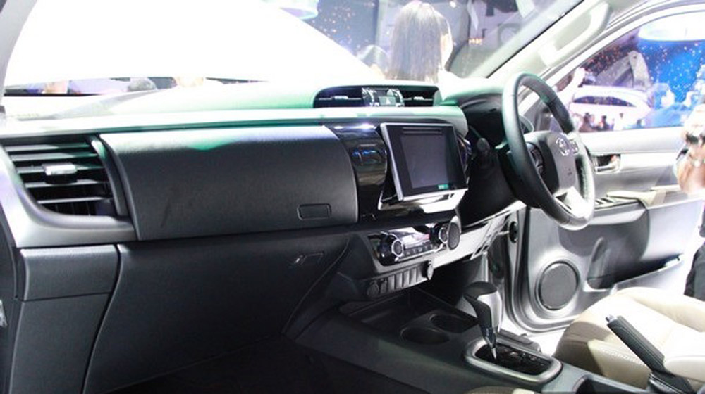 Toyota Hilux 2016 chính thức ra mắt, giá từ 17.000 USD IMG_5134_610.jpg