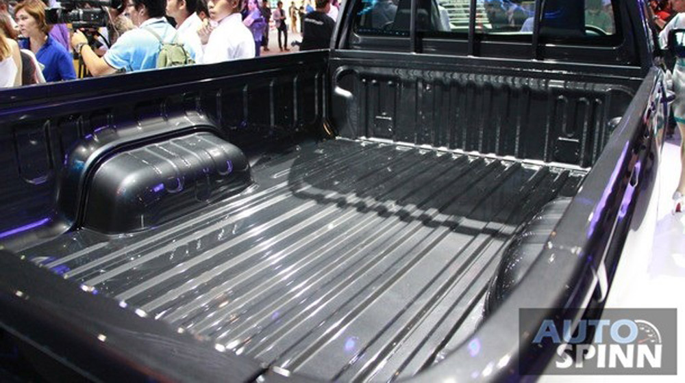 Toyota Hilux 2016 chính thức ra mắt, giá từ 17.000 USD IMG_5154_610.jpg