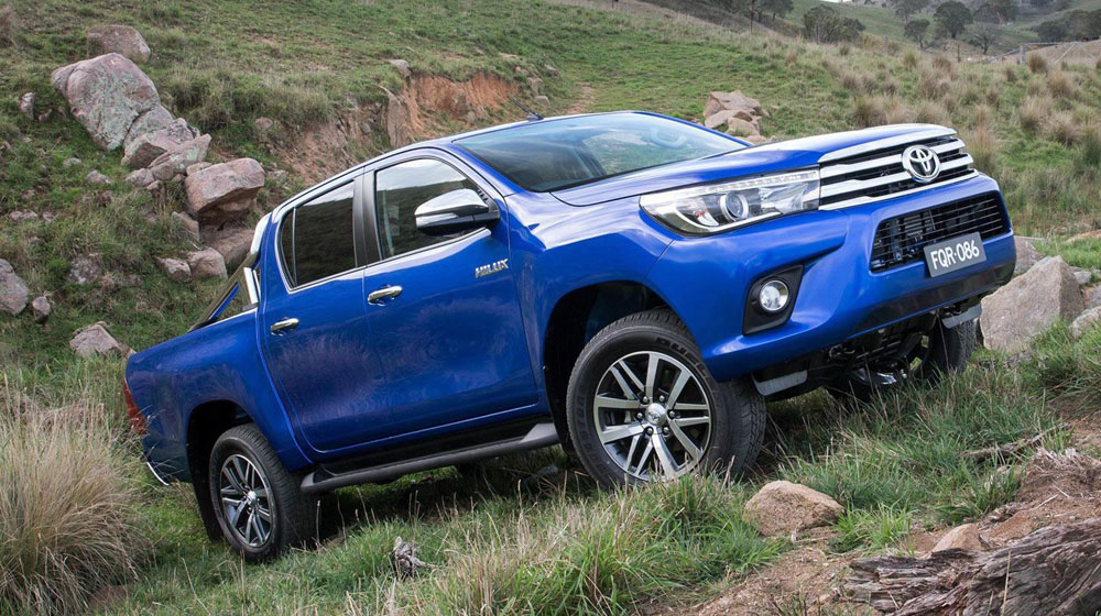 “Mổ xẻ” Toyota Hilux 2016 2016-Toyota-Hilux-17.jpg