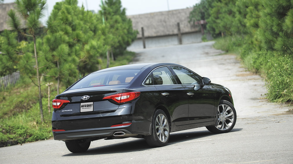 Toyota Camry và Hyundai Sonata: 