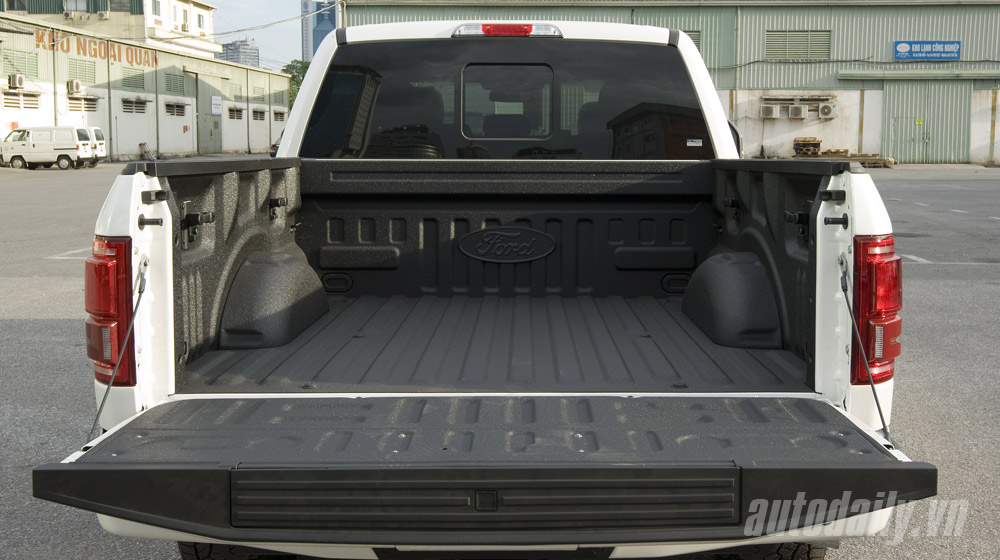 Ảnh chi tiết Ford F-150 Platinum 2015 Ford F150 Platinum (30).jpg