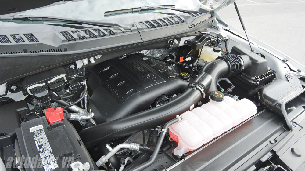 Soi chi tiết Ford F-150 Platinum 2015 đầu tiên tại Việt Nam Ford F150 Platinum (40).jpg