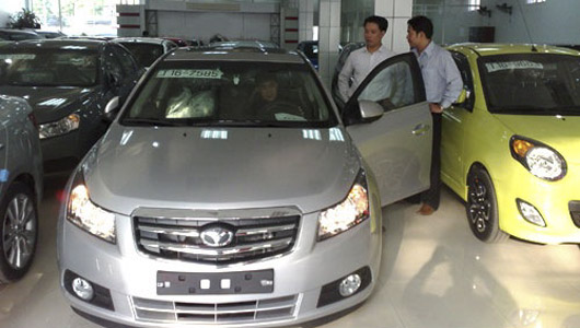 Tăng thuế lên giá, hối hả đi mua ôtô mua xe.jpg