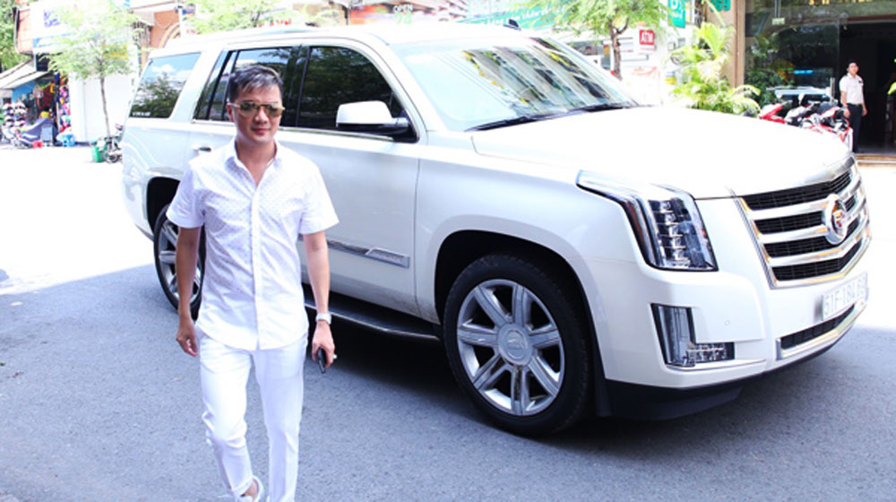 Xế hộp mới của Đàm Vĩnh Hưng “sang chảnh” cỡ nào? Xe Dam Vinh Hung (1).jpg