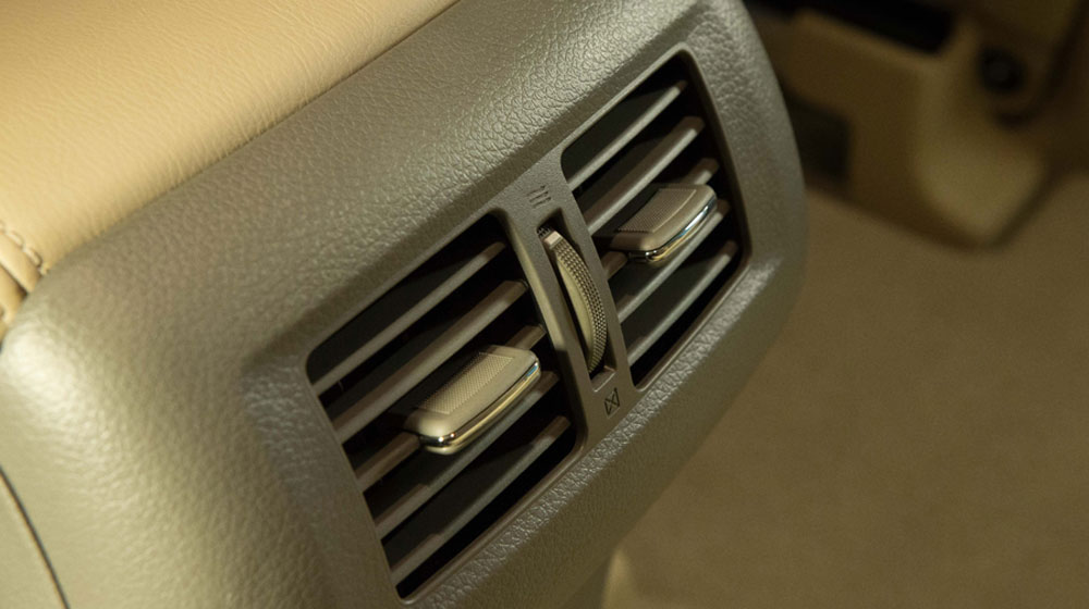 Mitsubishi Triton 2015 vs. Nissan Navara 2015: Cuộc chiến bán tải Nhật Navara_2015 (1).jpg