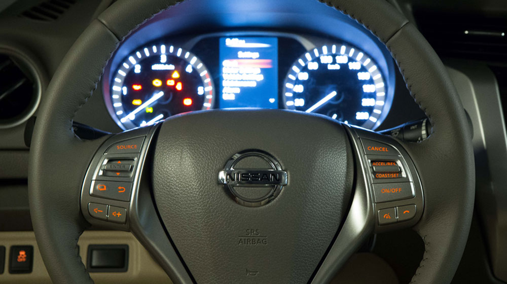 Mitsubishi Triton 2015 vs. Nissan Navara 2015: Cuộc chiến bán tải Nhật Navara_2015 (2).jpg