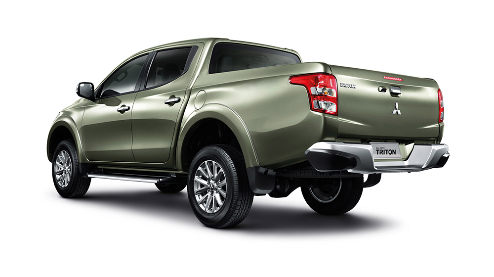 Mitsubishi Triton 2015 vs. Nissan Navara 2015: Cuộc chiến bán tải Nhật triton_2015 (5).jpg