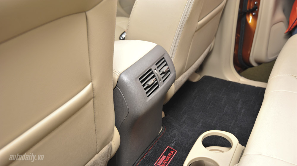 “Phiêu” cùng Nissan NP300 Navara VL ở miền cực Bắc Nissan Navara noithat (4).jpg