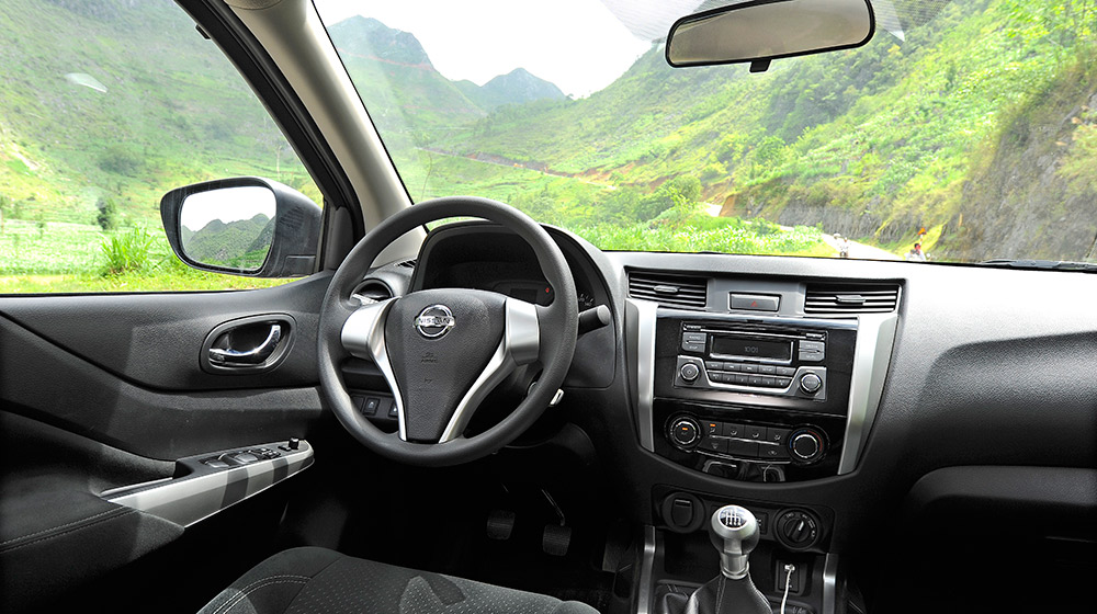 Ảnh nội thất Nissan NP300 Navara SL nissan-navara-np300-sl-(4).jpg