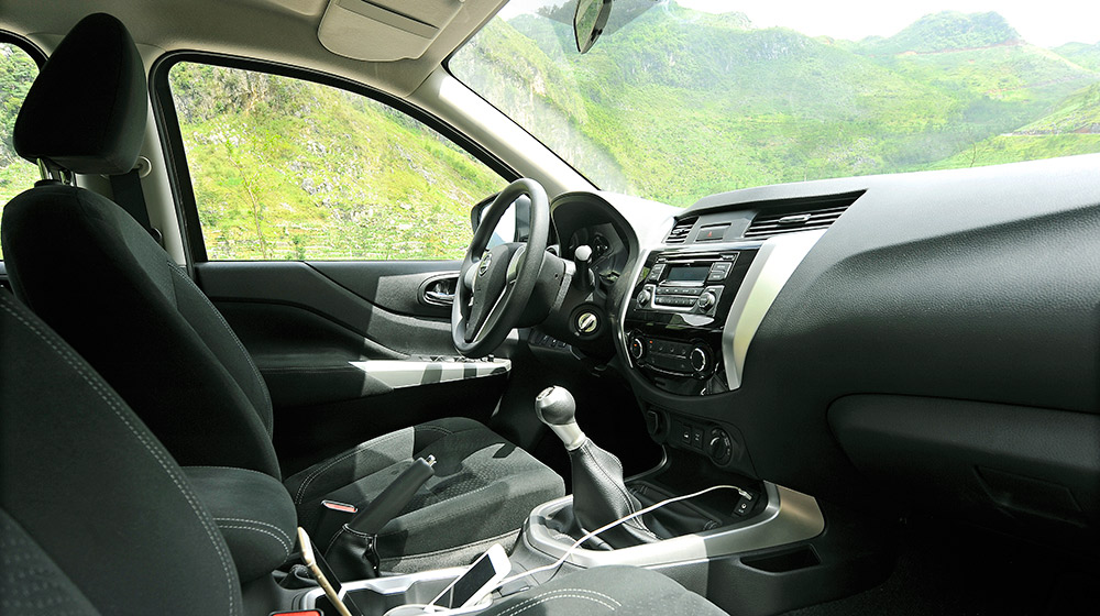Ảnh nội thất Nissan NP300 Navara SL nissan-navara-np300-sl-(5).jpg