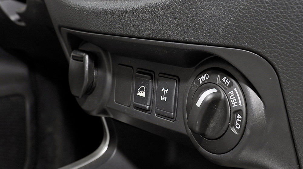 Ảnh nội thất Nissan NP300 Navara SL nissan-navara-np300-sl-(7).jpg