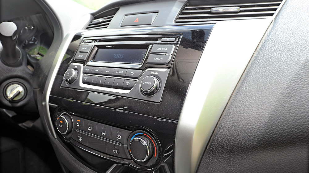 Ảnh nội thất Nissan NP300 Navara SL nissan-navara-np300-sl-(8).jpg