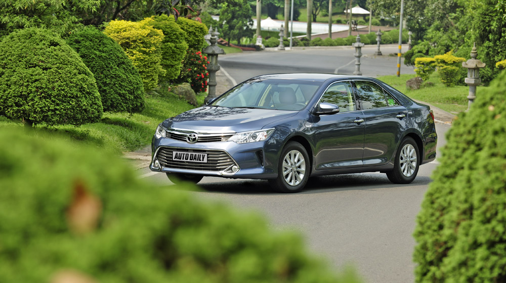 Ảnh ngoại thất Toyota Camry 2.0E 2015 Camry 2.0E 2015 (11)-2.jpg