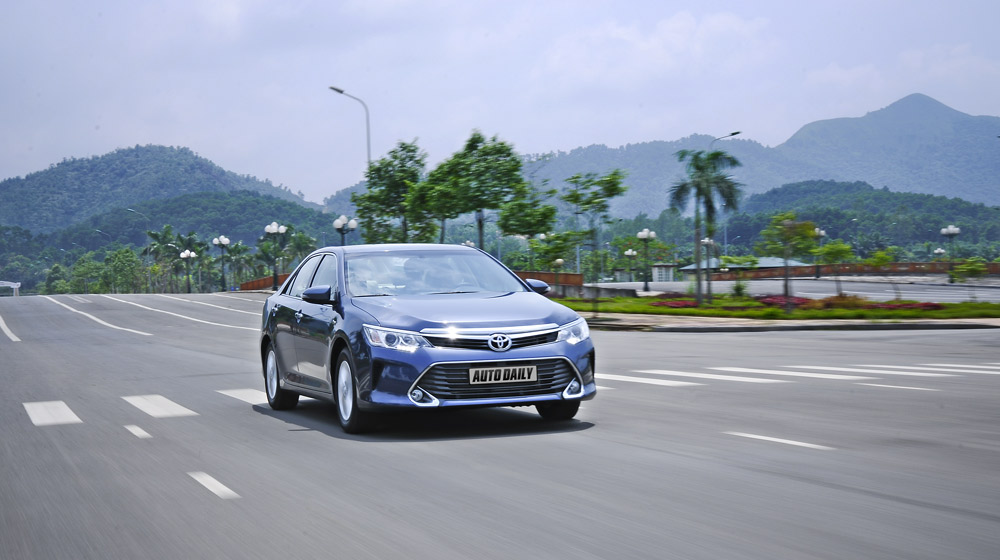 Ảnh vận hành Toyota Camry 2.0E 2015 Camry 2.0E 2015 (32).jpg