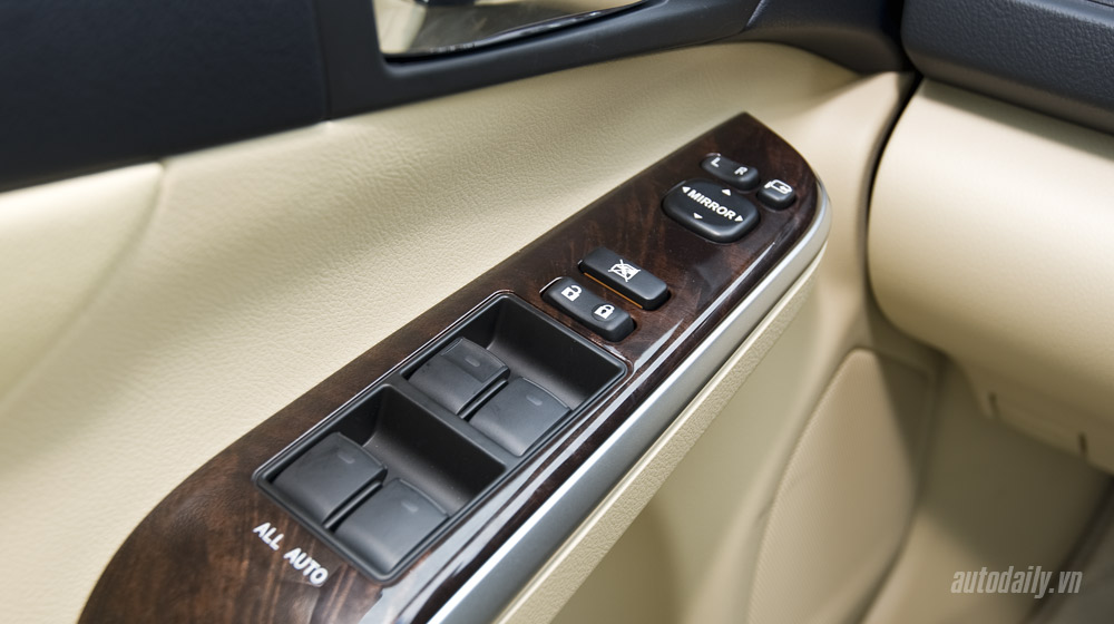Ảnh nội thất Toyota Camry 2.0E 2015 Camry 2.0E 2015 (54).jpg