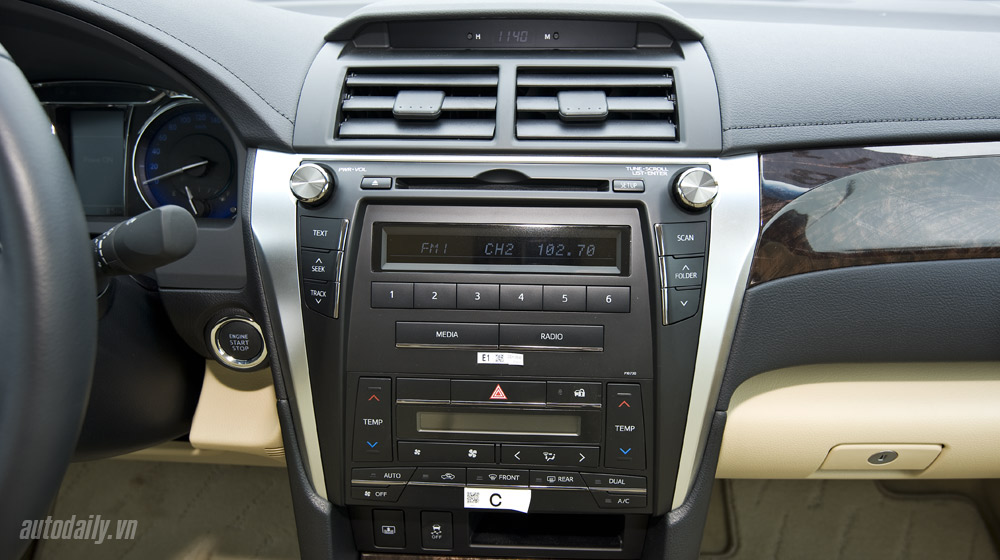 Ảnh nội thất Toyota Camry 2.0E 2015 Camry 2.0E 2015 (57).jpg
