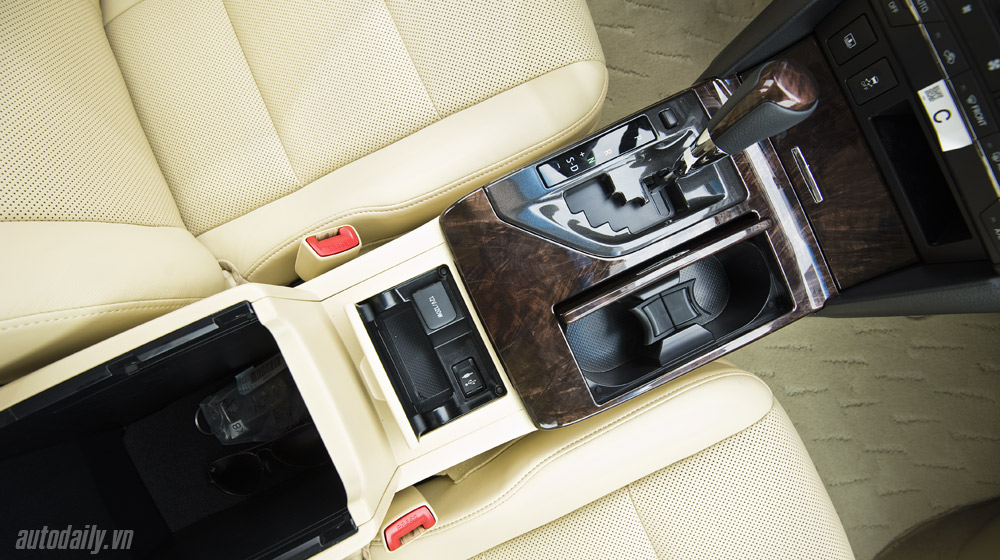 Ảnh nội thất Toyota Camry 2.0E 2015 Camry 2.0E 2015 (59).jpg