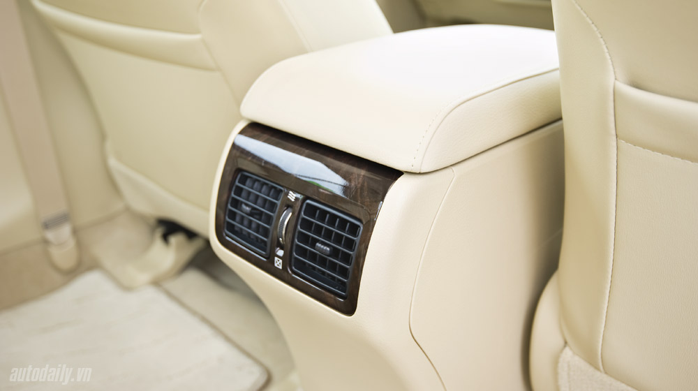Ảnh nội thất Toyota Camry 2.0E 2015 Camry 2.0E 2015 (61).jpg