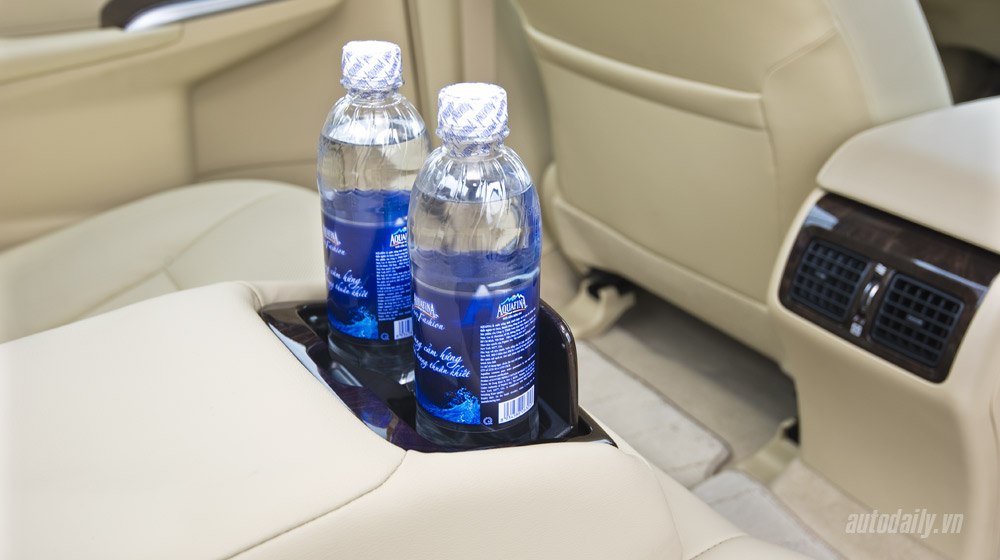 Ảnh nội thất Toyota Camry 2.0E 2015 Camry 2.0E 2015 (63).jpg