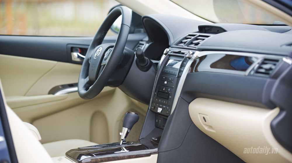 Ảnh nội thất Toyota Camry 2.0E 2015 Camry 2.0E 2015 (64).jpg