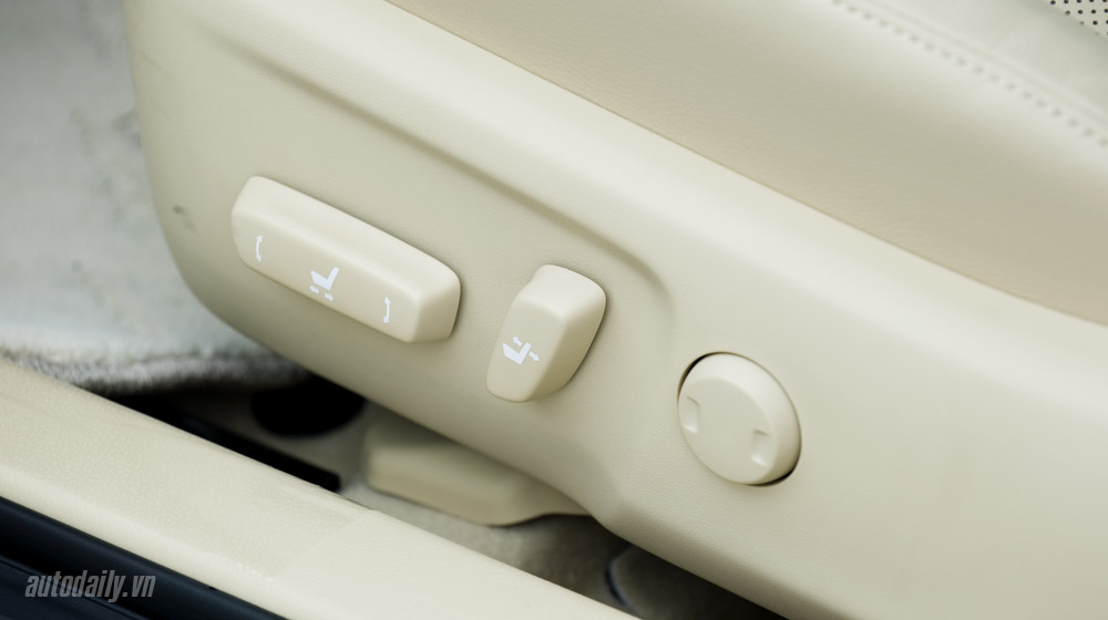 Ảnh nội thất Toyota Camry 2.0E 2015 Camry 2.0E 2015 (66).jpg