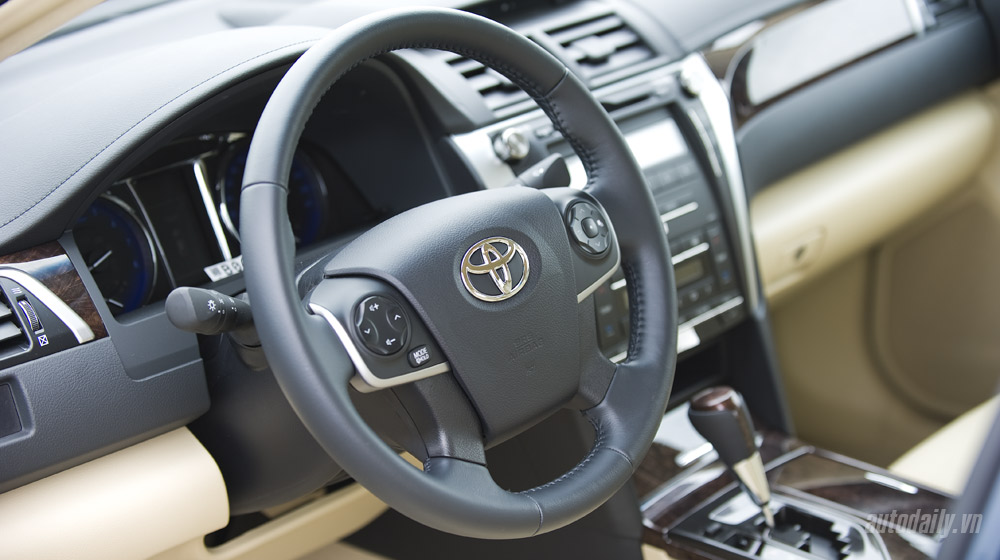 Ảnh nội thất Toyota Camry 2.0E 2015 Camry 2.0E 2015 (68).jpg