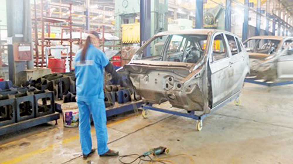 Công nghiệp ôtô Việt Nam đang đứng ở 'ngã ba đường' oto.jpg