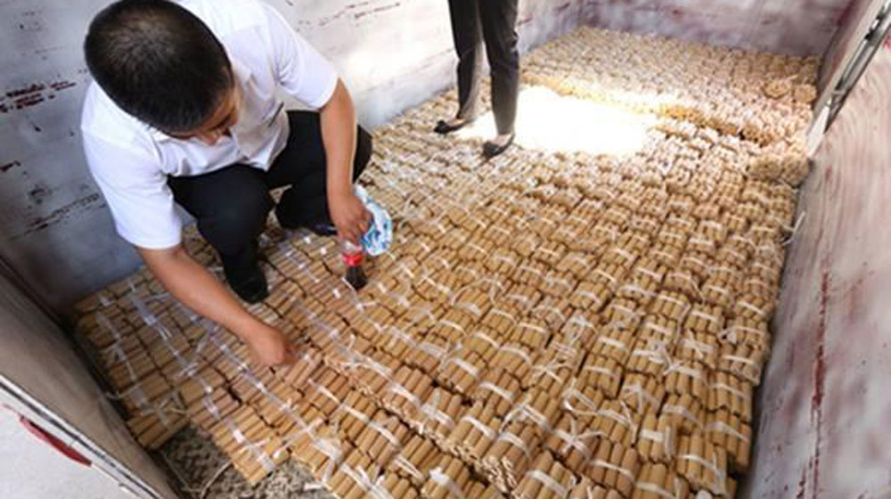 Mua xế tiền tỷ bằng 4 tấn tiền xu tien-xu (1).jpg