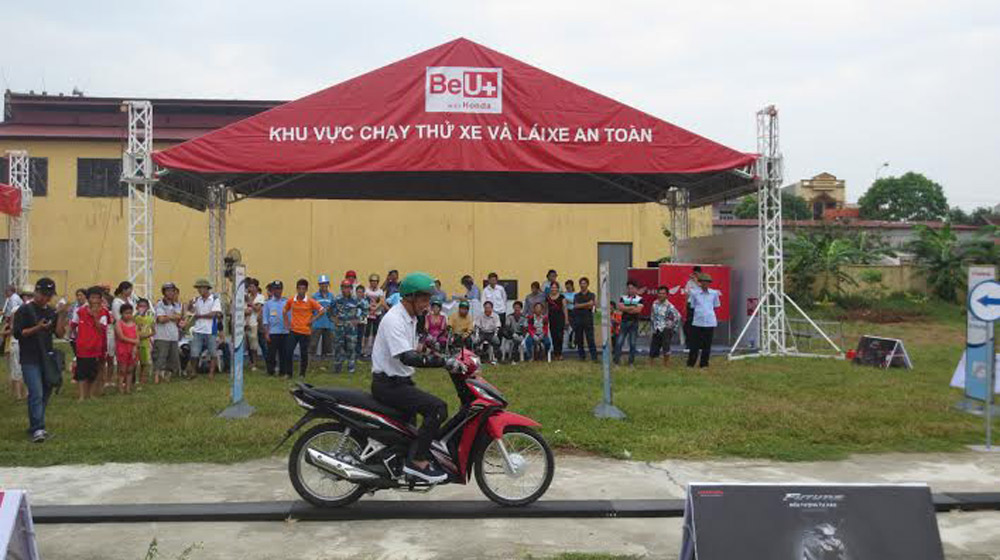 Honda Việt Nam khởi động sân chơi “Be U+ with Honda 2015” honda be U + (4).jpg