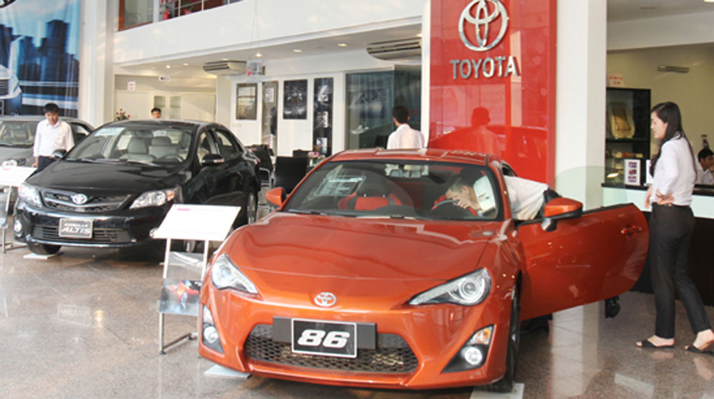 Thị trường ô tô “nóng” lên vì thuế oto.jpg