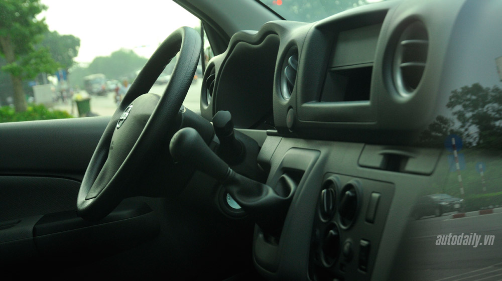 Ảnh chi tiết Nissan NV350 Urvan nissan NV350 (11).jpg