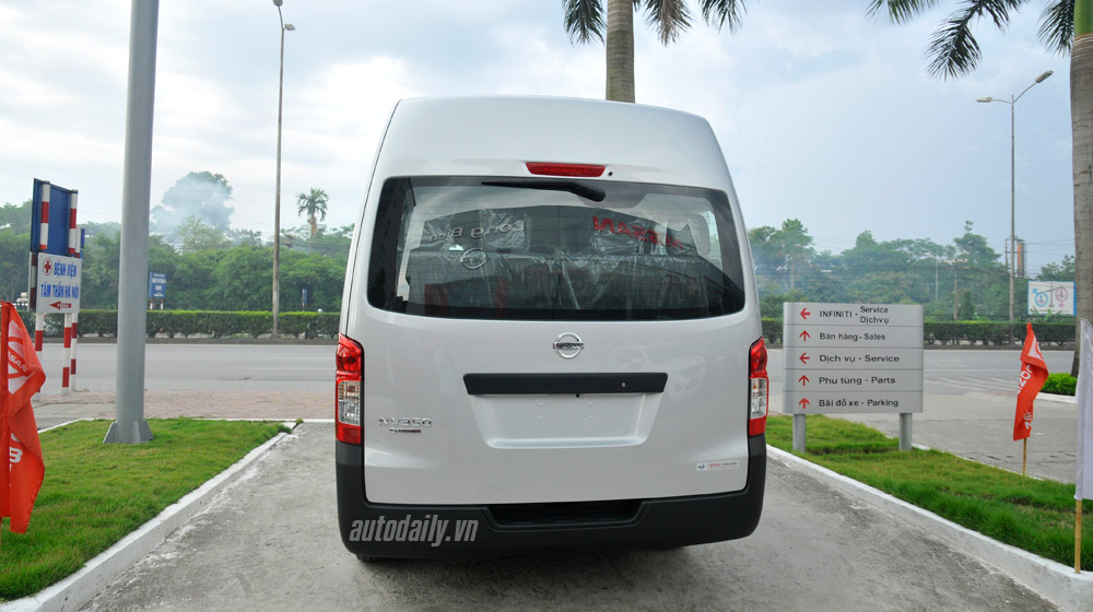Ảnh chi tiết Nissan NV350 Urvan nissan NV350 (4).jpg