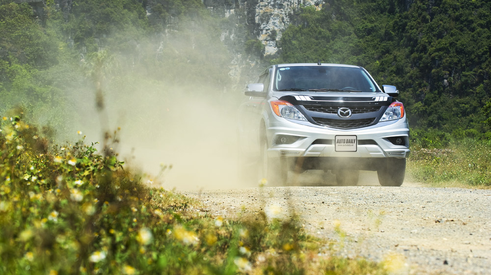 Ảnh khả năng vận hành của Mazda BT-50S Mazda-BT50-2015-(18).jpg