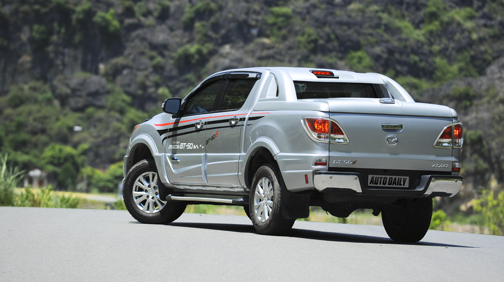 Ảnh chi tiết ngoại thất Mazda BT-50S Mazda-BT50-2015-(2).jpg