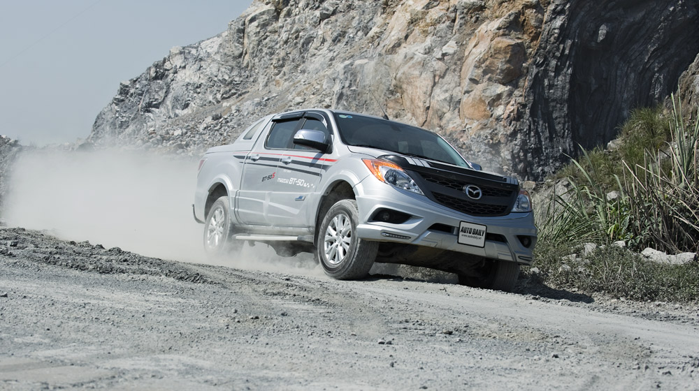 Ảnh khả năng vận hành của Mazda BT-50S Mazda-BT50-2015-(24)-1.jpg