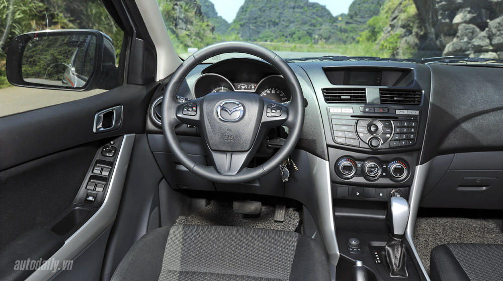 Ảnh chi tiết nội thất Mazda BT-50S Mazda-BT50-2015-(71).jpg