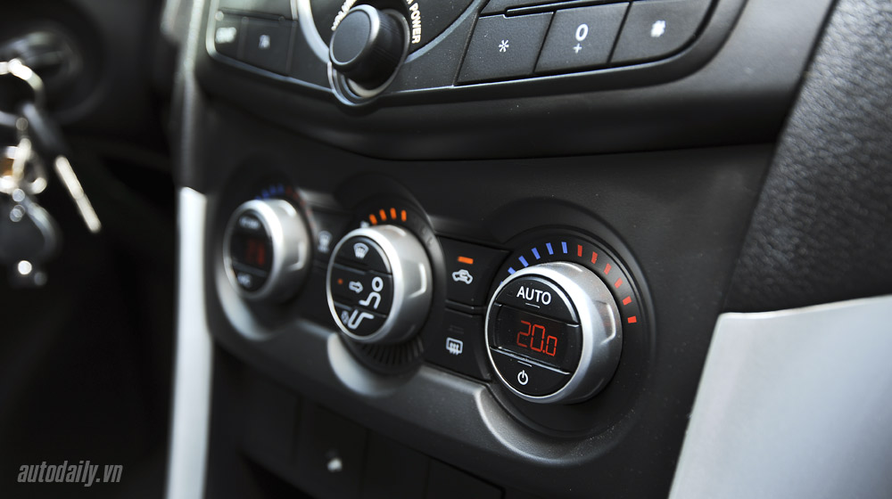 Ảnh chi tiết nội thất Mazda BT-50S Mazda-BT50-2015-(80).jpg