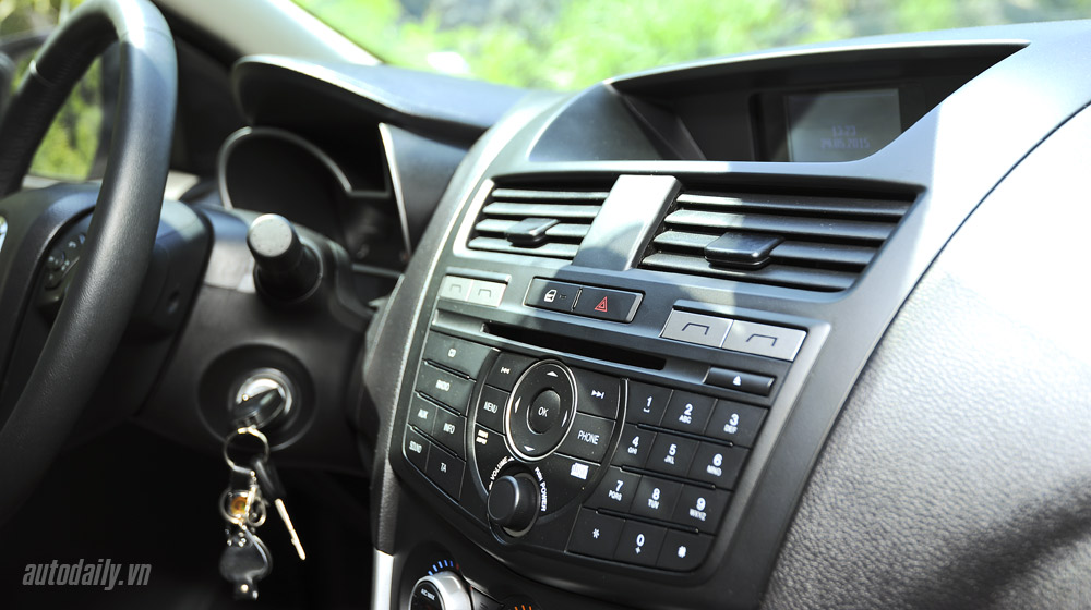 Ảnh chi tiết nội thất Mazda BT-50S Mazda-BT50-2015-(81).jpg