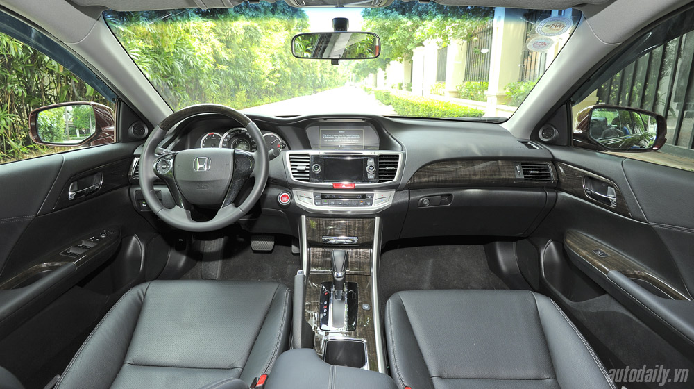 Chọn Honda Accord hay Nissan Teana? HodaAccord (46).jpg