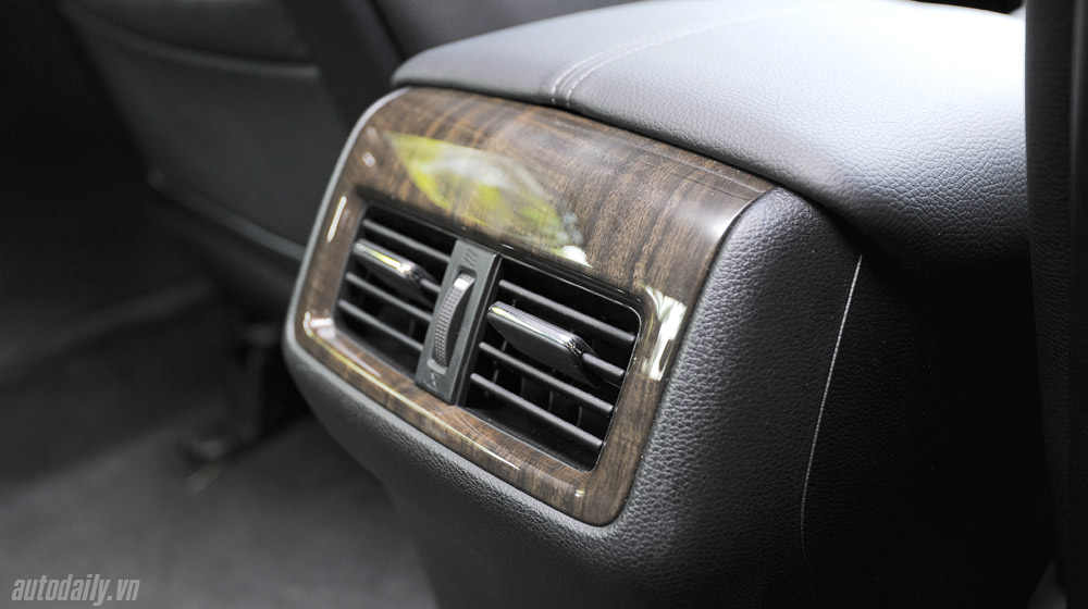 Chọn Honda Accord hay Nissan Teana? HodaAccord (57).jpg