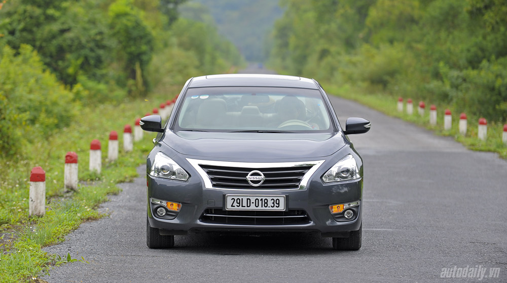 Chọn Honda Accord hay Nissan Teana? Nissan Teana 2014 (4).jpg